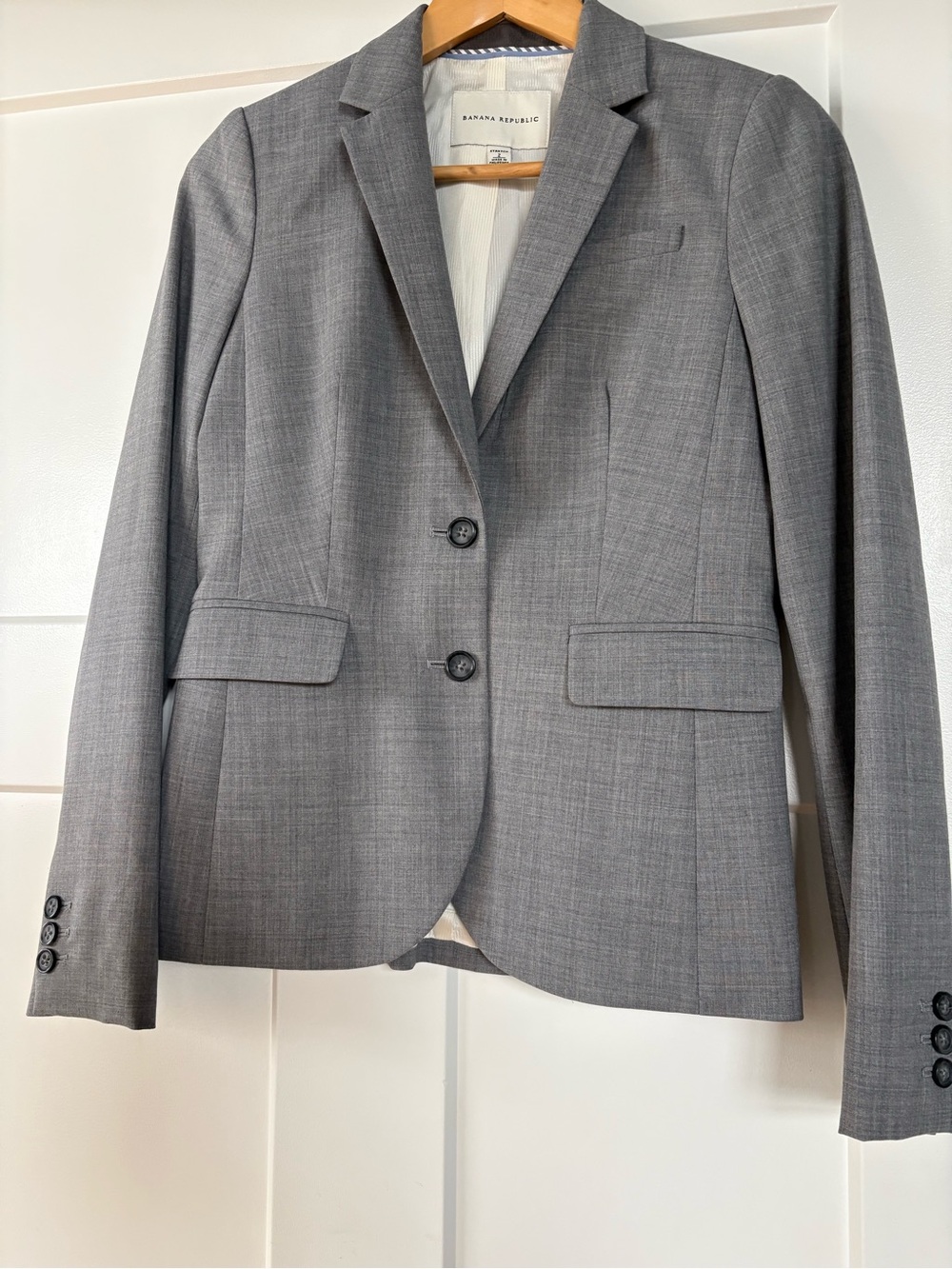 Banana Republic Women's Gray Tailored Blazer Size 2โ